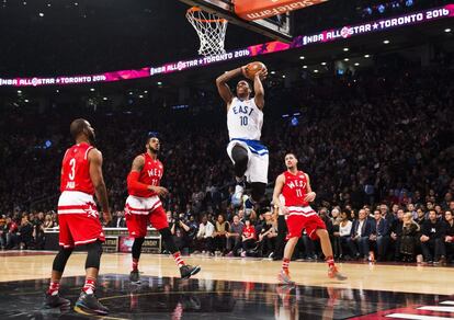 Eastern Conference's DeMar DeRozan, of the Toronto Raptors, (10) slams dunks the ball during first half NBA All-Star Game basketball action in Kyle Lowry