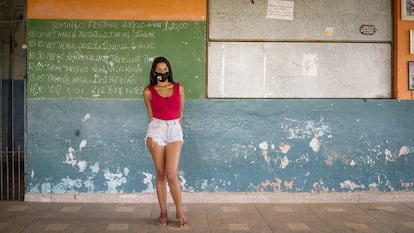 Stephany Rejani, 20 anos, moradora da periferia de São Paulo, conciliava estudos com o trabalho, mas deixou de ir à escola por causa da pandemia de covid-19