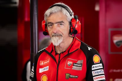 El director de Ducati, Gigi Dall'Igna, el día de los entrenamientos del Gran Premio de Cataluña.