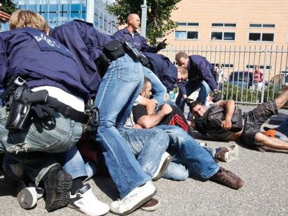 Arresto de varios iraqu&iacute;es en Zwolle en agosto despu&eacute;s de que sus demandas de asilo fueran rechazadas.
