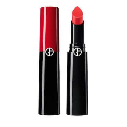 Barra de labios Lip Power, de Giorgio Armani. Con un elegante diseño exterior y disponible en 24 tonalidades diferentes. Tiene un 20% de descuento: ahorras 7 euros.