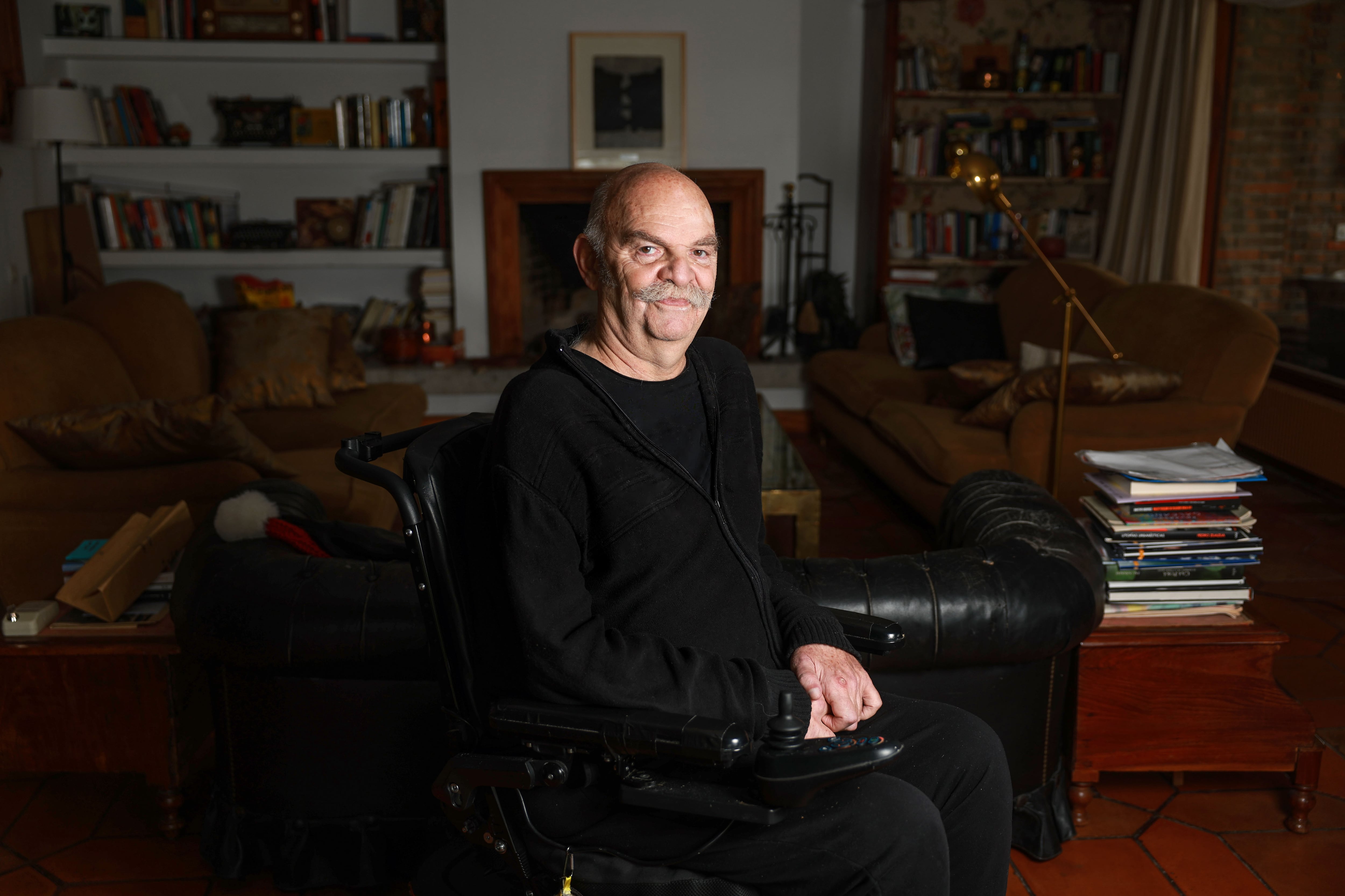 El escritor y periodista Martín Caparrós, el pasado viernes en su casa de Torrelodones.