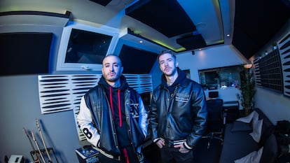 Fernando Hisado (Waor) y Gonzalo Cidre (Natos), el pasado 11 de noviembre en su estudio de grabación del centro de Madrid.