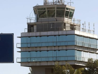 Torre de control del aeropuerto de Valencia.