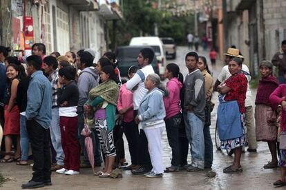 Vecinos de Tixtla (Guerrero) desafían el boicot electoral. / PEDRO PARDO (AFP)