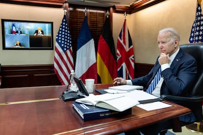 Joe Biden, este lunes en la Casa Blanca, durante su videoconferencia con los líderes europeos Olaf Scholz, Boris Johnson y Emmanuel Macron.