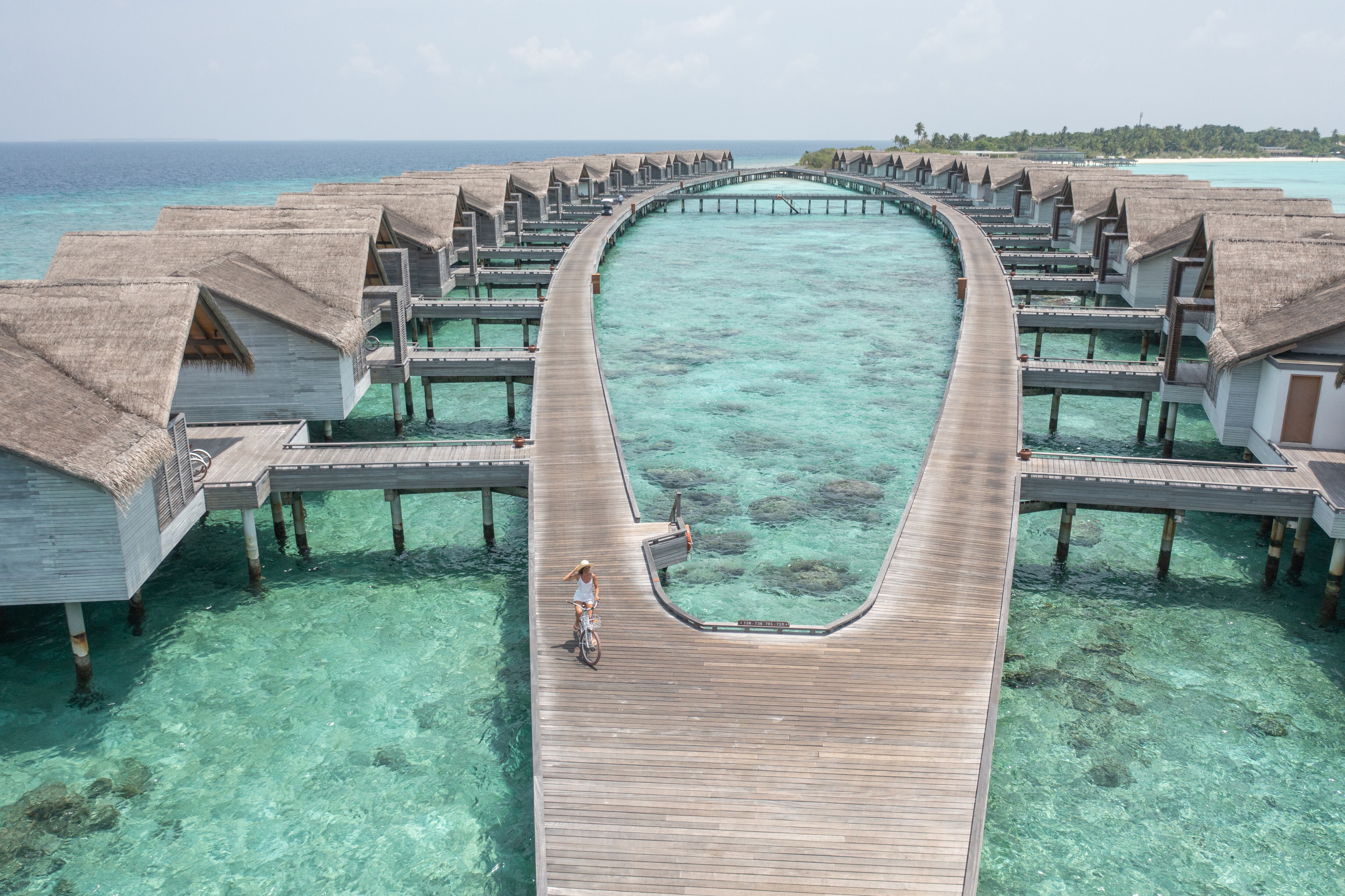 Las 'water-villas', hoteles con todo incluido, es la típica imagen de los catálogos de viaje asociada con Maldivas.