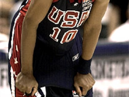 Reggie Miller, cabizbajo tras la derrota de EE UU  en el Mundial 2002