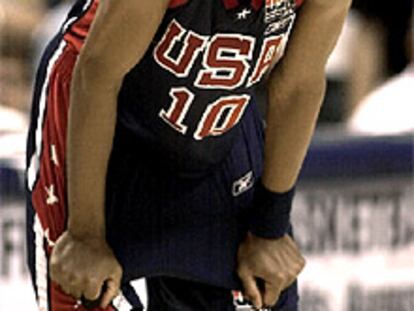 Reggie Miller, cabizbajo tras la derrota de EE UU en el Mundial 2002