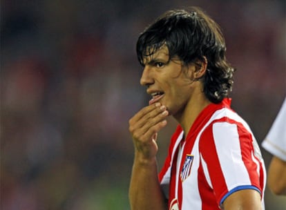 Agüero, durante un partido con el Atlético.