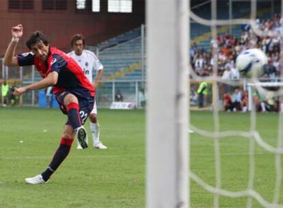 Diego Milito en el lanzamiento de penalti
