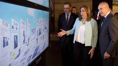 Susana D&iacute;az y Antonio Ca&ntilde;o, durante la visita a la exposici&oacute;n.