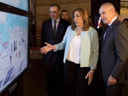 Susana D&iacute;az y Antonio Ca&ntilde;o, durante la visita a la exposici&oacute;n.
