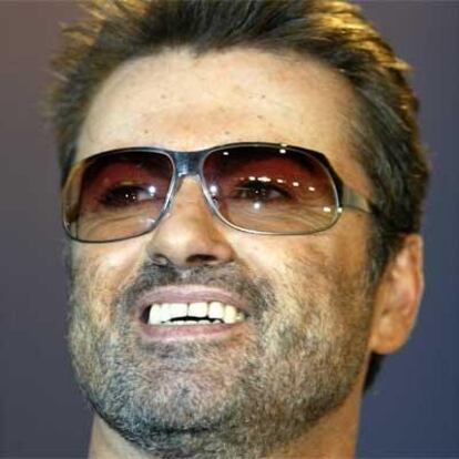 En la imagen George Michael en una fotografía de archivo. El cantante estadounidense comienza su gira en Madrid este año.
