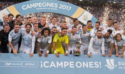 El Real Madrid festeja la Supercopa de Espa&ntilde;a.