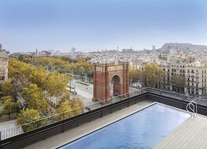 Vistas desde la cubierta, con piscina.