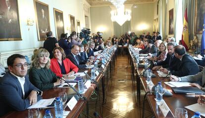 Reunión del Gobierno y las comunidades este jueves en el Ministerio de Política Territorial.