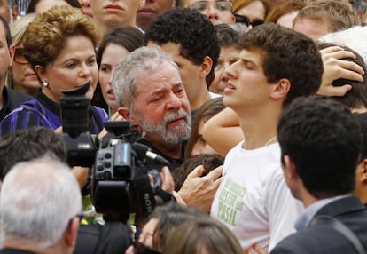 Dilma Rousseff y Lula da Silva dan el pésame a los familiares del candidato fallecido Eduardo Campos.