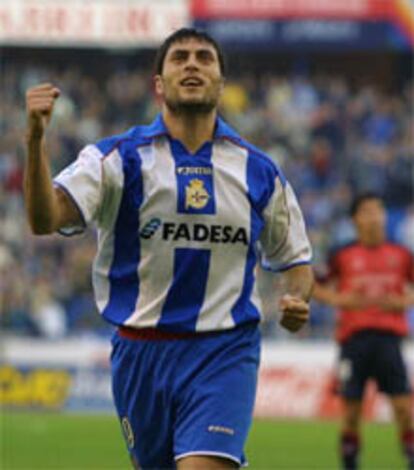 Diego Tristán celebra un gol a Osasuna.