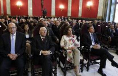 GRA082. MADRID, 16/09/2013.-GRA082. MADRID, 16/09/2013.- El presidente del Consejo de Estado, Jos&eacute; Manuel Romay Beccar&iacute;a (2i), junto a la alcaldesa de Madrid, Ana Botella (2d), y el presidente de la Comunidad de Madrid, Ignacio Gonz&aacute;lez (d), durante el acto de apertura del A&ntilde;o Judicial que ha presidido hoy el Rey en la sede del Tribunal Supremo. EFE/&Aacute;ngel D&iacute;az ***POOL***