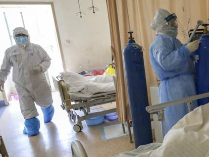 Un paciente en el hospital de Wuhan, en la provincia de Hubei