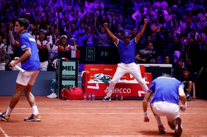 Herbert, Noah y Mahut celebran el triunfo en el dobles, este sábado en Lille.