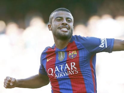 Rafinha festeja uno de sus goles al Deportivo.