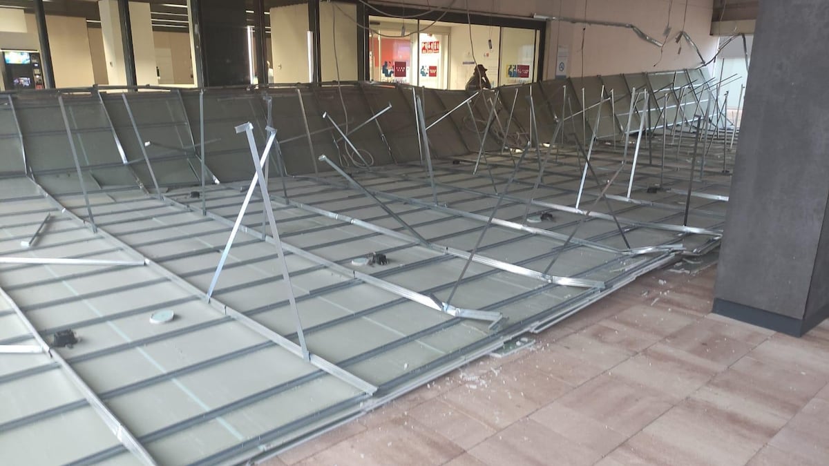 Así ha quedado el Zendal tras la caída del revestimiento de un techo