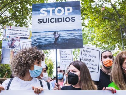 Una manifestación pide un aumento en los recursos de prevención de los suicidios, en Madrid, el 11 de septiembre de 2021.