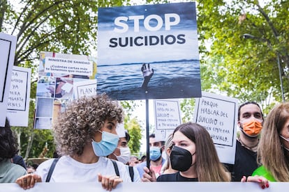 Una manifestación pide un aumento en los recursos de prevención de los suicidios, en Madrid, el 11 de septiembre de 2021.
