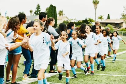 Mantener un entorno positivo es clave en el desarrollo de los jóvenes deportistas. 