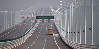 Vista de la carretera del puente Hong Kong Zhuhai-Macao, en Hong Kong (China),