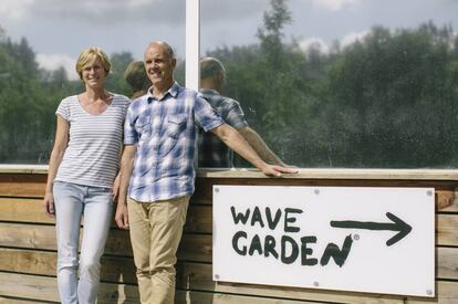 Karin Frisch y Josema Odriozola, fundadores de Wavegarden.