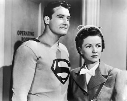 La primera Lois Lane de carne y hueso, interpretada por Phyllis Coates, completamente circunscrita la década en la que se emitió la serie que protagonizaba en los años 50