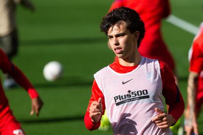 João Félix, durante un entrenamiento del Atlético de Madrid en la Ciudad Deportiva Wanda de Majadahonda. / (AFP)