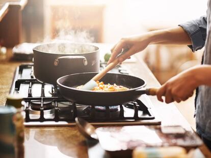 Cocinar y limpiar también contamina, y no solo la casa