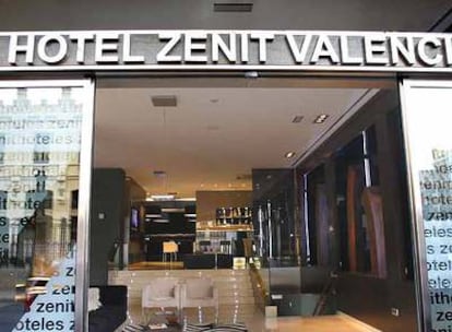 Entrada al hotel valenciano de la cadena Zenit, abierto el pasado mes de agosto.