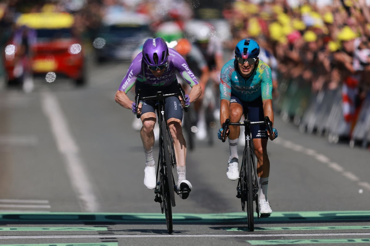 Mauro Schmid frustra a Harold Tejada en la etapa del Tour de Francia