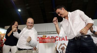 Miquel Iceta y Pedro S&aacute;nchez en un acto de campa&ntilde;a del PSC en Badalona.