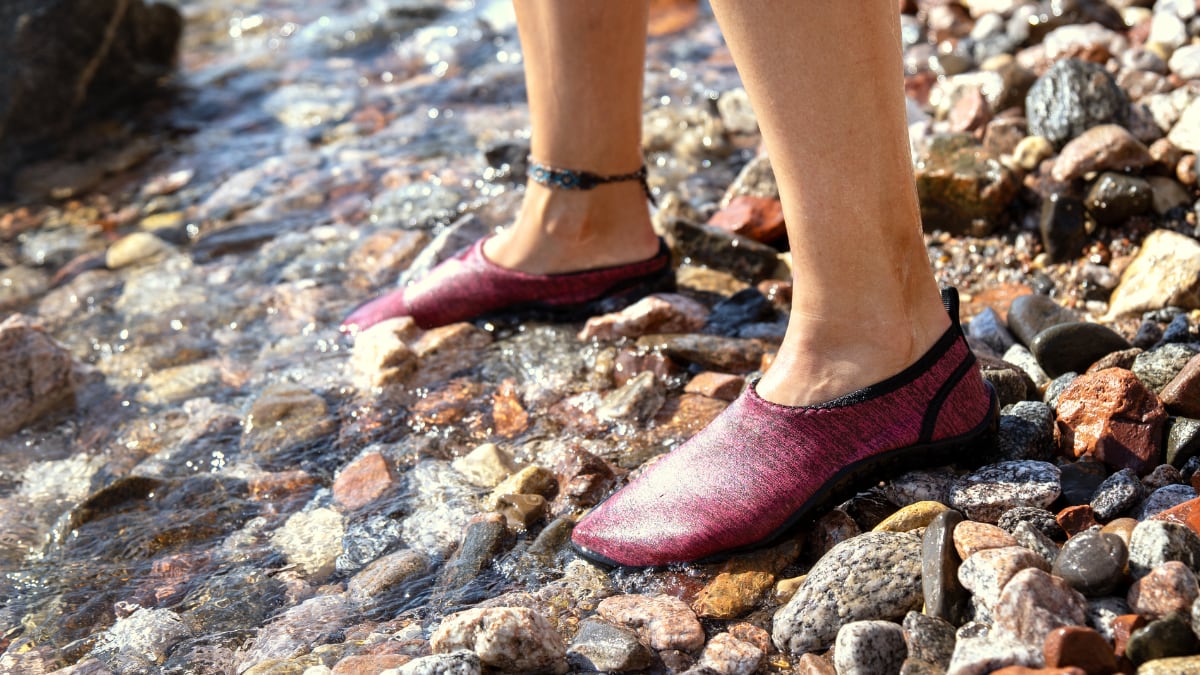 Los escarpines unisex más vendidos de Amazon que necesitas para playa, río o piscina
