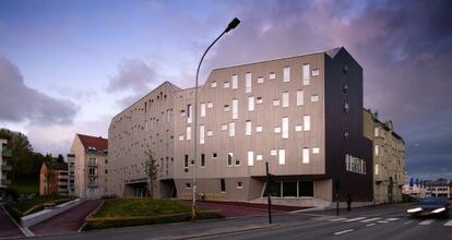 A college dormitory in Trondheim, Norway, designed by C. Murado, J. Elvira and E. Krahe (MEK Arquitectos).    