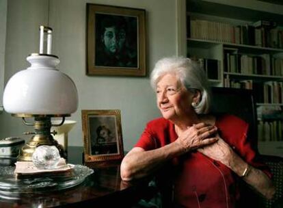 La escritora, fotografiada en su casa de Barcelona.