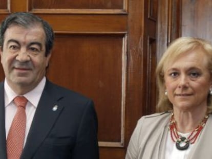 Los candidatos de Foro y PP a la Presidencia de Asturias, Francisco &Aacute;lvarez-Cascos y Mercedes Fern&aacute;ndez, esta ma&ntilde;ana. 