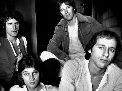 Dire Straits en una imagen de sus primeros años, en 1978, cuando todavía se llevaban bien los hermanos Knopfler: David abajo a la izquerda y Mark a la derecha. Arriba, el bajista John Illsley (izq.) y el batería Pick Withers.