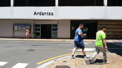 La parada de Euskotren en el barrio de Ardantza de Eibar.