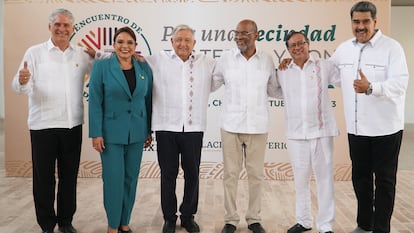 Los líderes asistentes a la CUmbre de Palenque: Miguel Díaz-Canel, Xiomara Castro, Ariel Henry, Andrés Manuel López Obrador, Gustavo Petro y Nicolás Maduro.