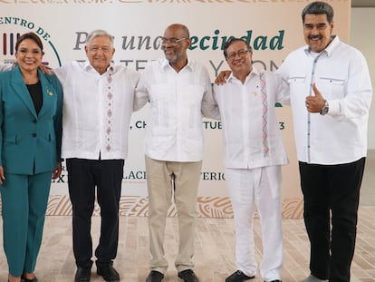 Los líderes asistentes a la CUmbre de Palenque: Miguel Díaz-Canel, Xiomara Castro, Ariel Henry, Andrés Manuel López Obrador, Gustavo Petro y Nicolás Maduro.
