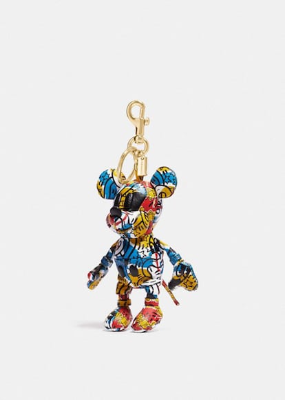 En una colección especial, la firma Coah colabora con Disney y Keith Haring Studio con piezas como este llavero con mosquetón, de 175 euros.