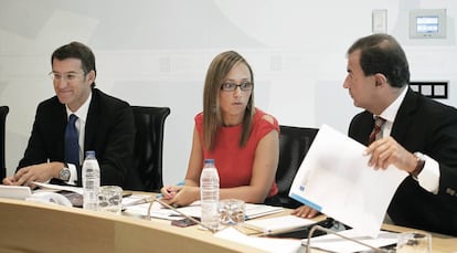 Elena Mu&ntilde;oz, en el centro, y Javier Guerra, a la derecha, cuando ambos eran conselleiros de Feij&oacute;o.