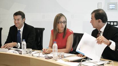 Elena Mu&ntilde;oz, en el centro, y Javier Guerra, a la derecha, cuando ambos eran conselleiros de Feij&oacute;o.